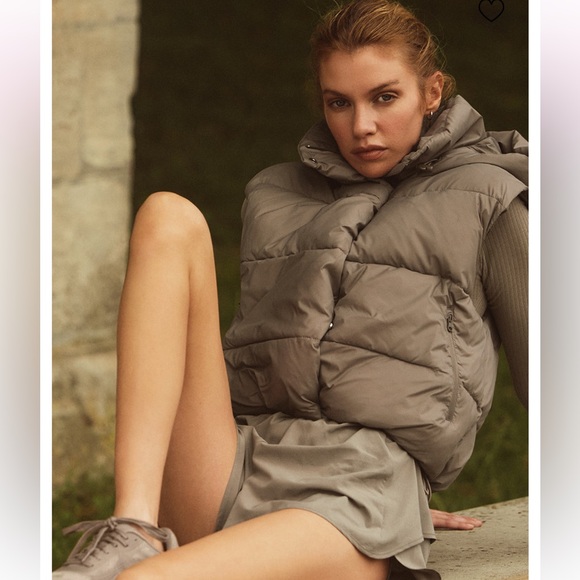 ALO Yoga Jackets & Blazers - ALO Gold Rush Puffer Vest NWT